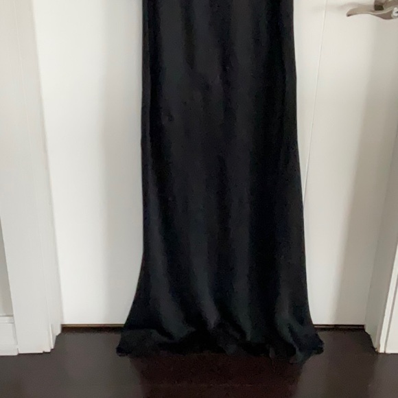 GORGEOUS BLACK EVENING GOWN - Picture 5 of 9